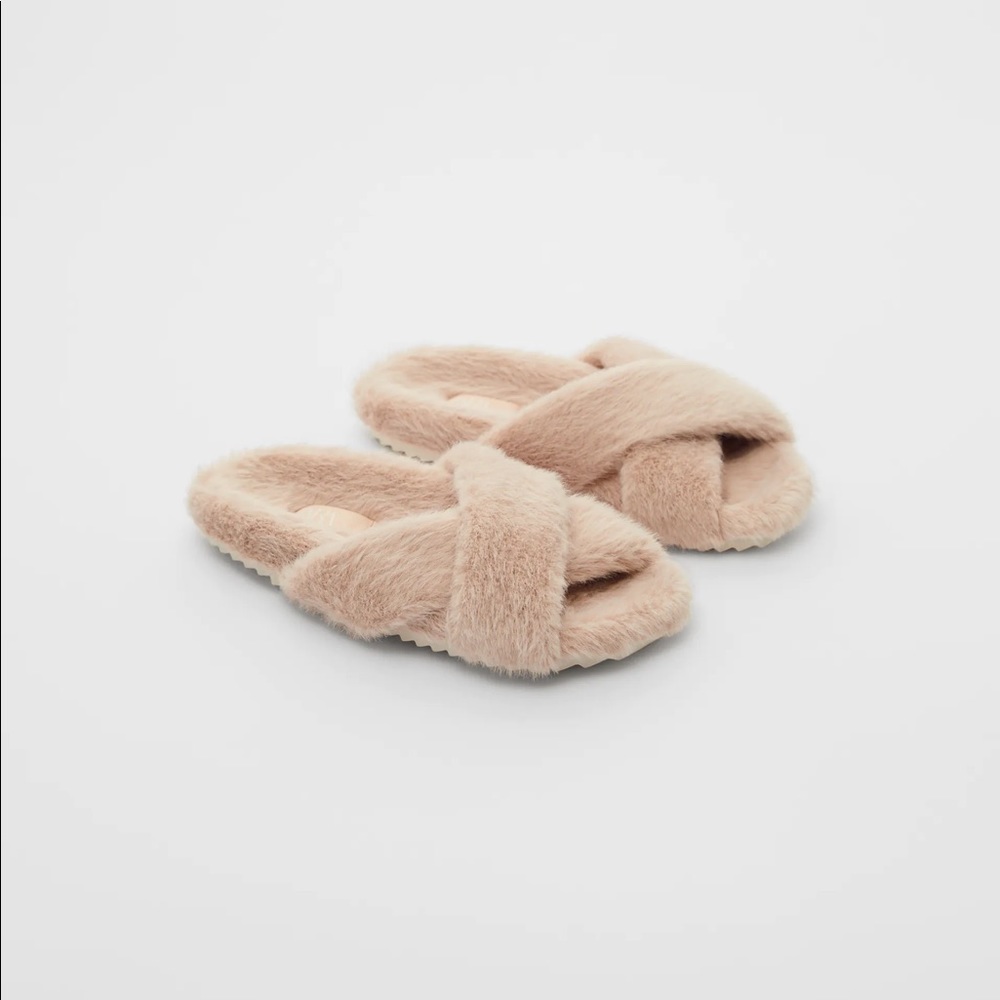 NWT Zara Size 13.5 little girl faux fur slippers